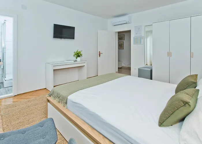 Hvar Deluxe Rooms